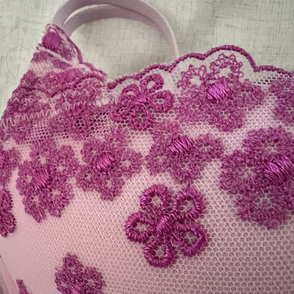 Victoria Secret Bra - Picture 7 of 7